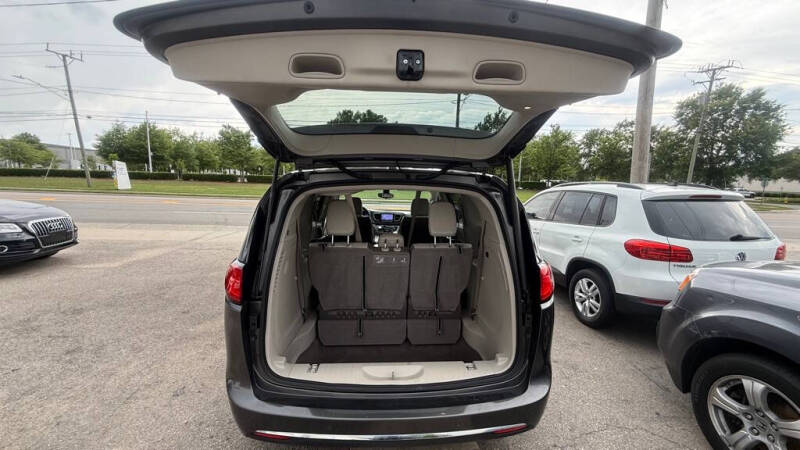 2017 Chrysler Pacifica Touring-L