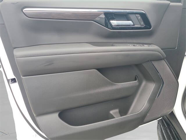 2025 Chevrolet Suburban LS