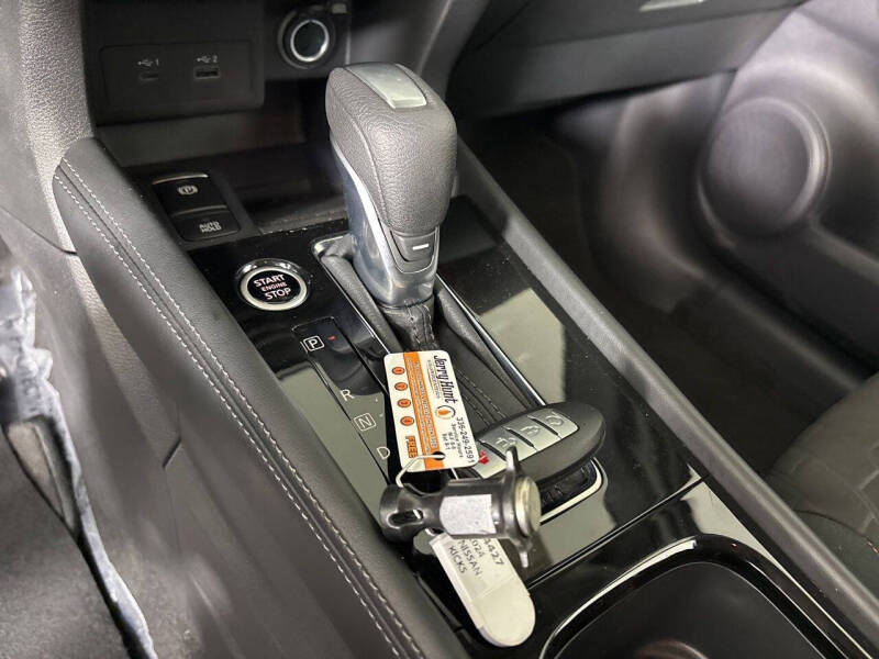 2024 Nissan Kicks SR