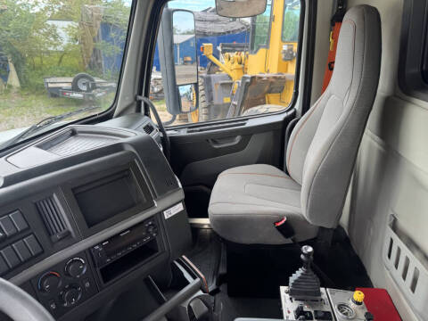 2022 Volvo VHD