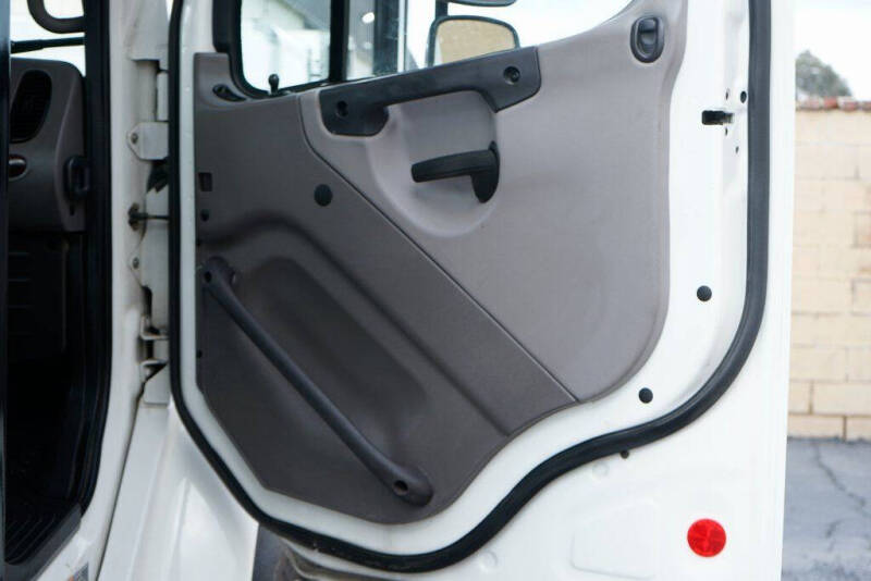 2023 Freightliner M2 106