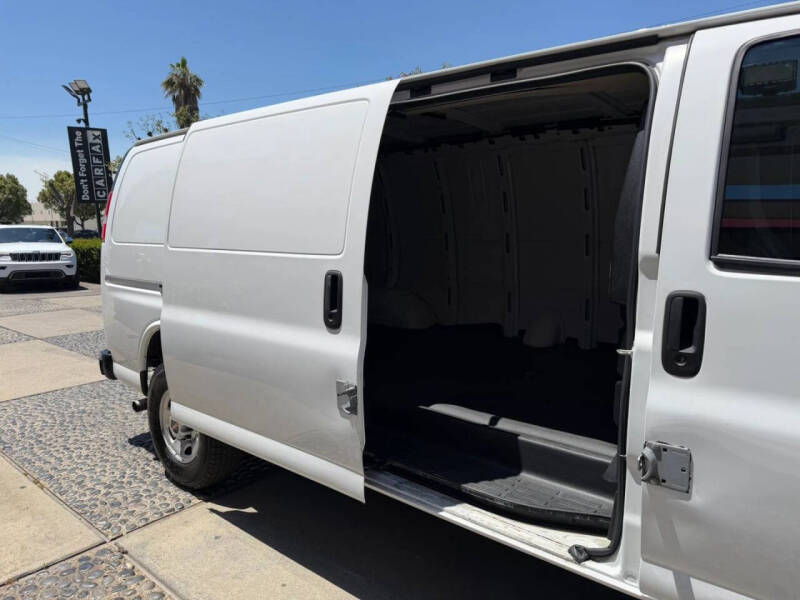 2023 GMC Savana 2500