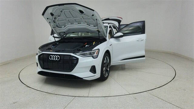 2022 Audi e-tron quattro Premium