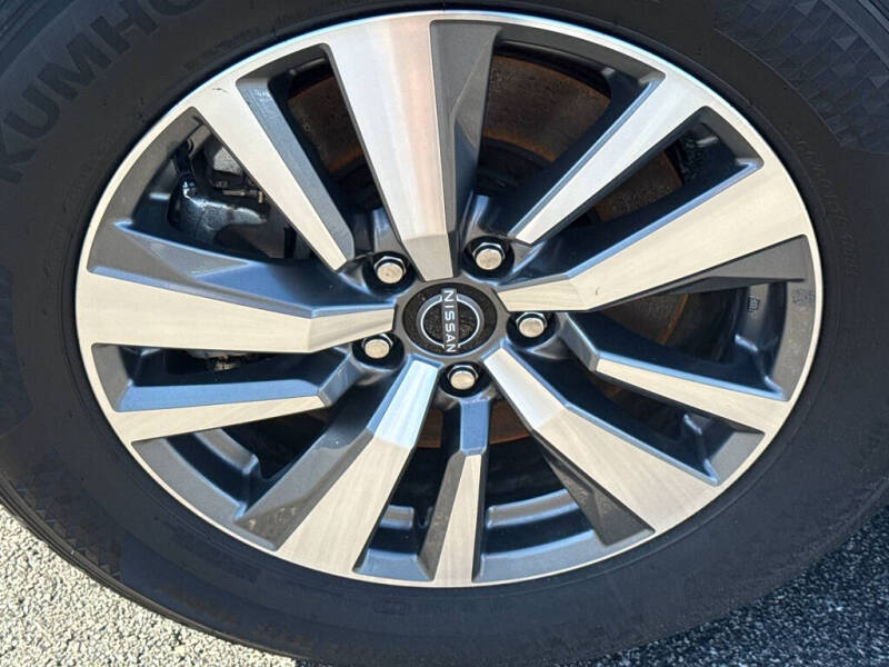 2025 Nissan Pathfinder SL
