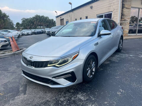 2020 Kia Optima for sale at Lamberti Auto Collection in Plantation FL