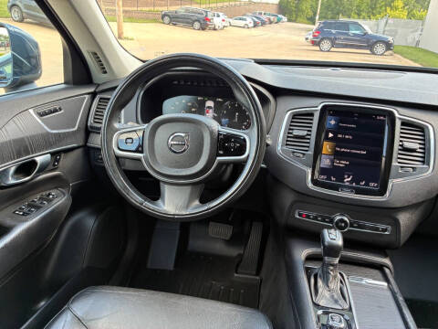 2020 Volvo XC90 T6 Momentum 7-Passenger