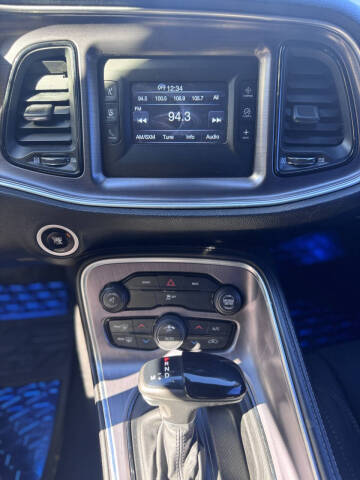 2015 Dodge Challenger SXT