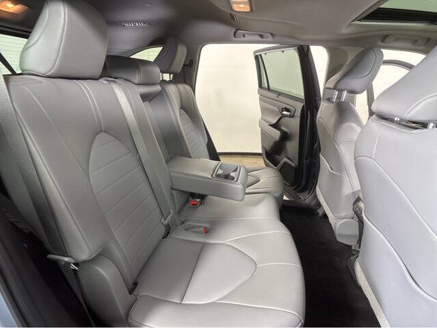 2022 Toyota Highlander Hybrid XLE