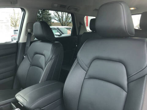 2025 Nissan Pathfinder SL