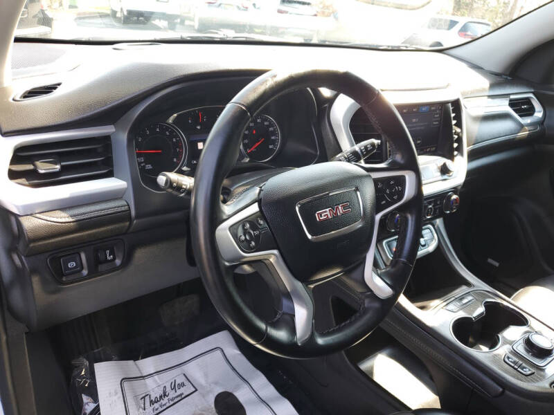 2023 GMC Acadia SLT