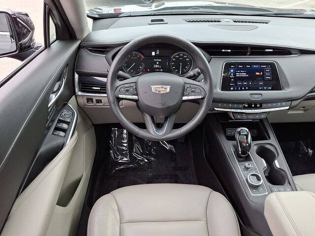 2023 Cadillac XT4 Premium Luxury