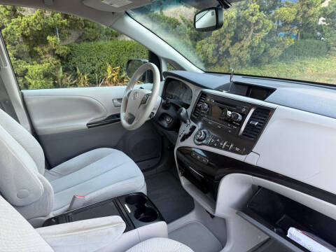 2014 Toyota Sienna LE 8-Passenger