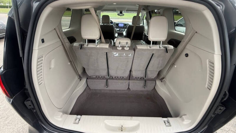2017 Chrysler Pacifica Touring-L