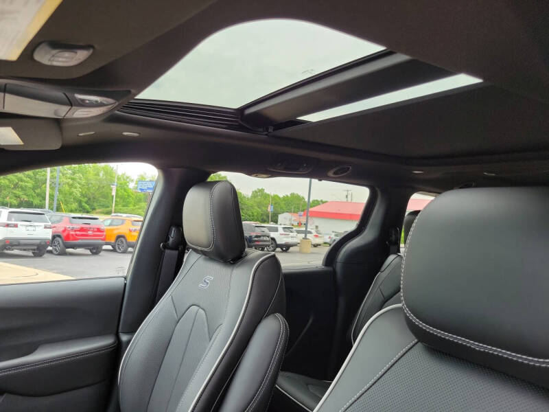 2027 Chrysler Pacifica Limited
