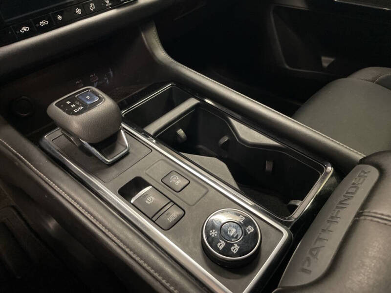 2022 Nissan Pathfinder SV