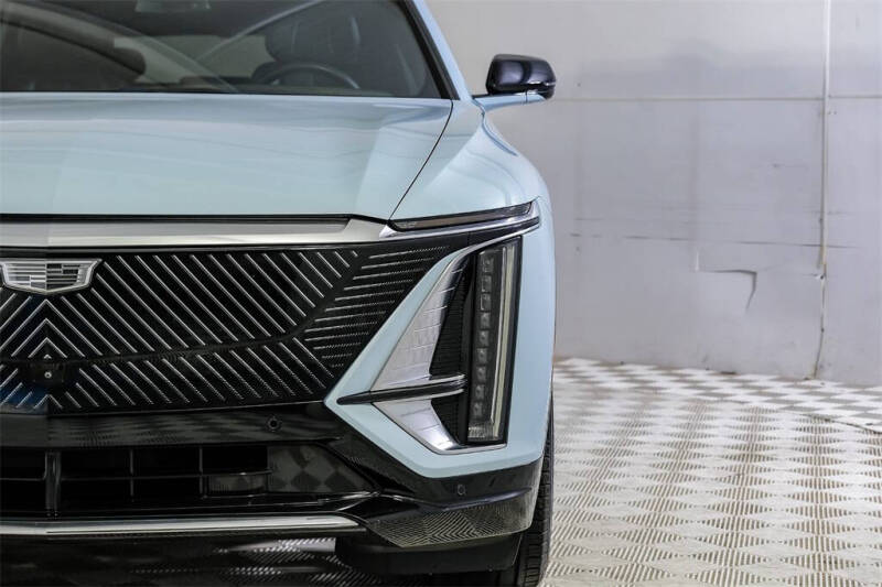 2024 Cadillac LYRIQ Luxury 1