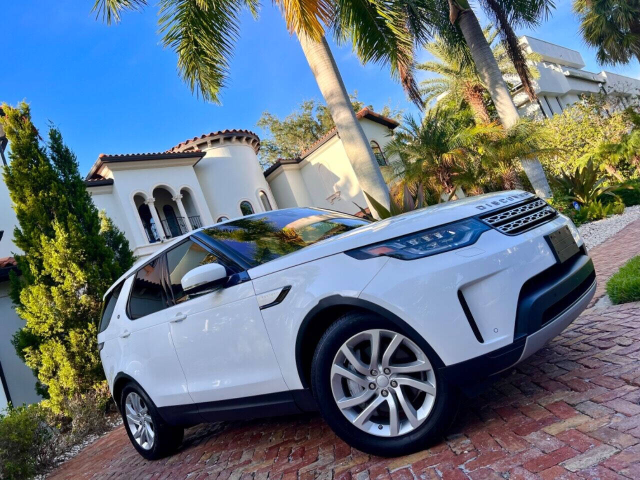 2018 Land Rover Discovery for sale at Signature Auto in Tampa, FL