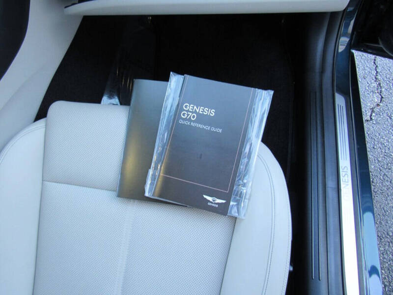 2023 Genesis G70