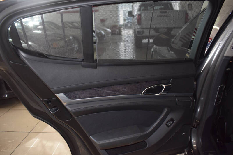 2016 Porsche Panamera Edition