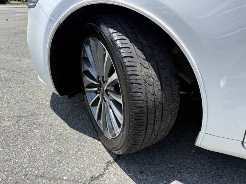 2017 Kia Cadenza Technology