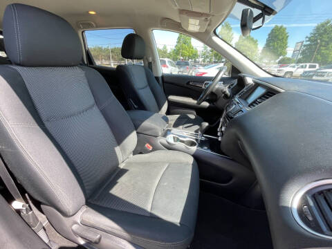 2017 Nissan Pathfinder SV