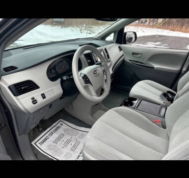 2014 Toyota Sienna LE 7-Passenger