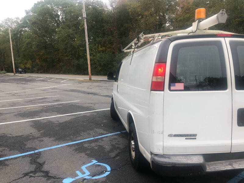 2012 Chevrolet Express Cargo Work Van photo 2