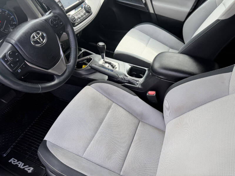 2017 Toyota RAV4 XLE