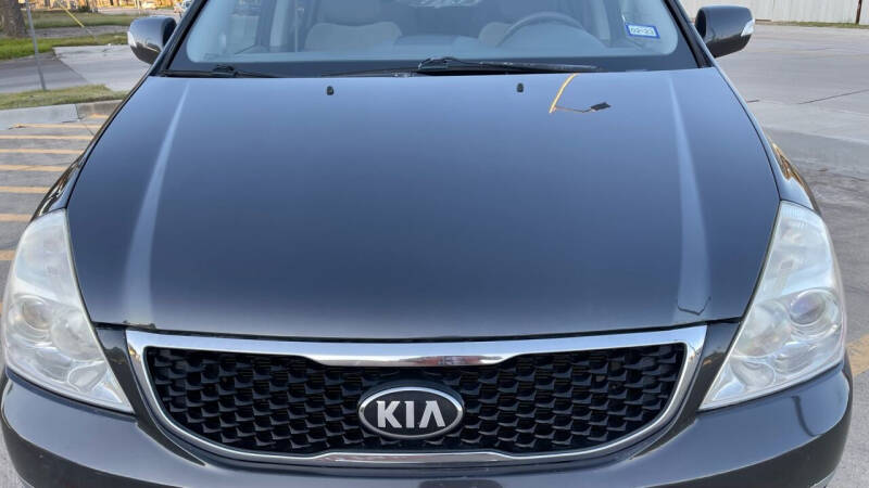 2014 Kia Sedona LX photo 2