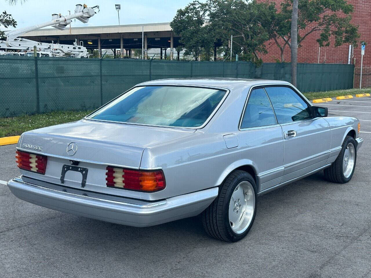 1985 Mercedes-Benz 500-Class  - $17,900