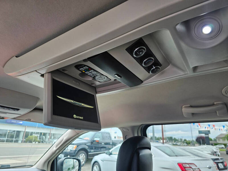 2016 Chrysler Town and Country Touring