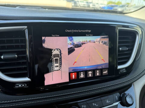 2023 Chrysler Pacifica Plug-In Hybrid Touring L