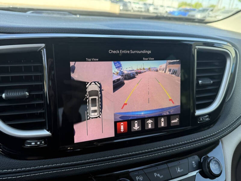 2023 Chrysler Pacifica Plug-In Hybrid Touring L