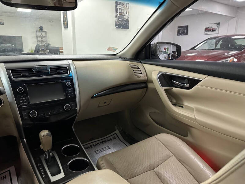 2014 Nissan Altima SL photo 12