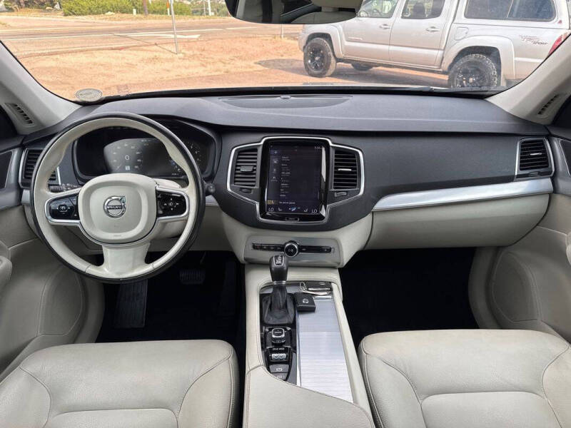 2016 Volvo XC90 T5 Momentum