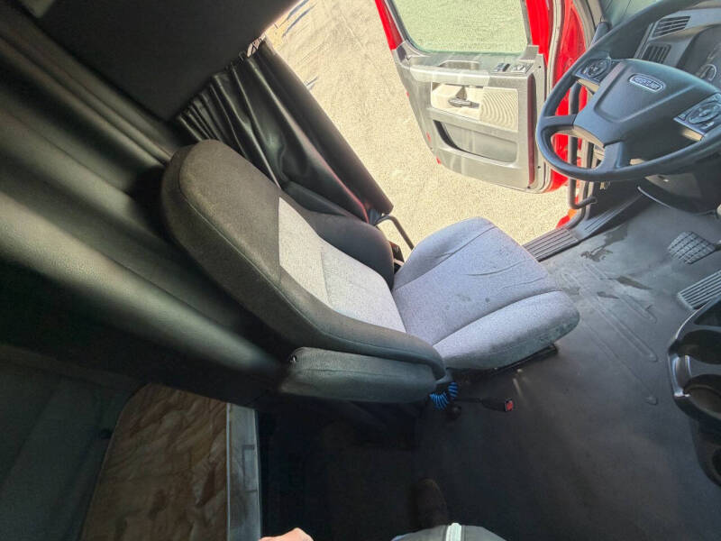 2020 Freightliner Cascadia