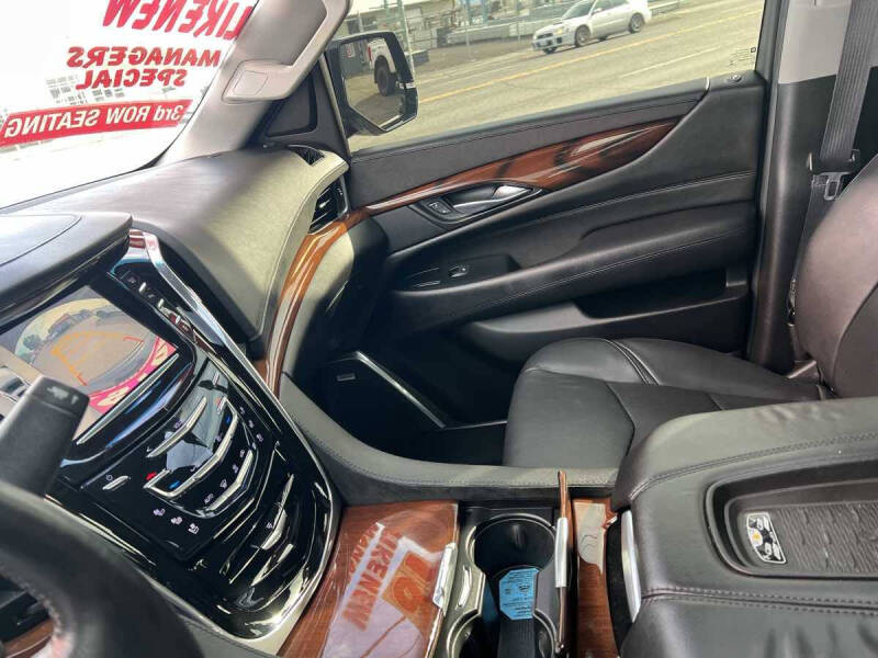 2016 Cadillac Escalade Luxury Collection