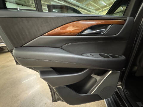 2017 Cadillac Escalade Luxury