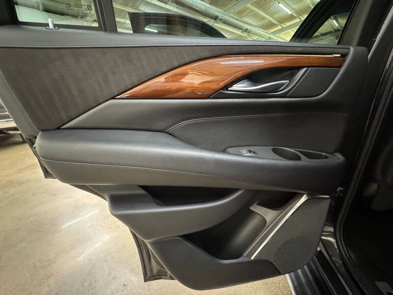 2017 Cadillac Escalade Luxury