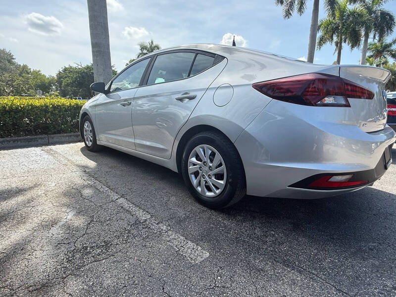 2019 Hyundai Elantra SE