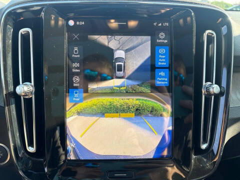 2024 Volvo XC40 B5 Plus Bright Theme