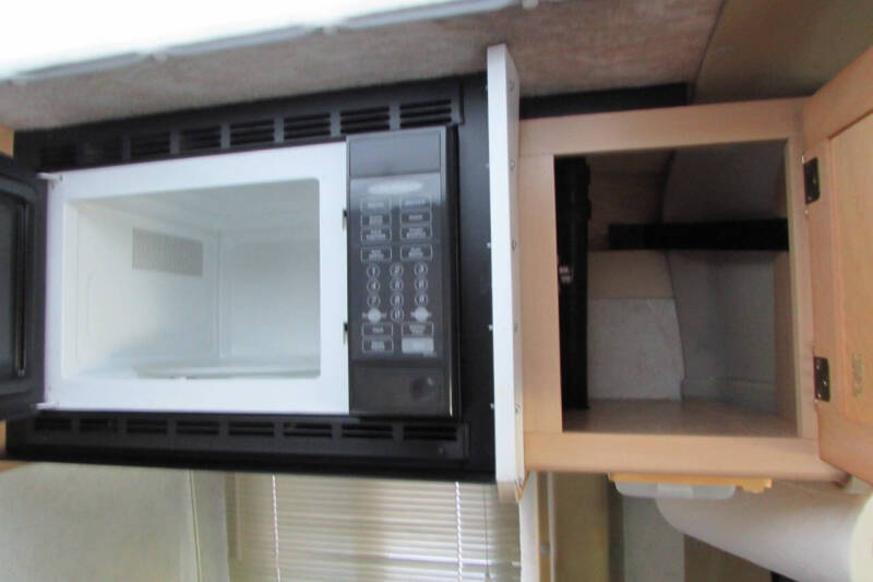 2001 Winnebago Rialta