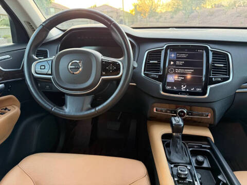 2016 Volvo XC90 T6 Momentum