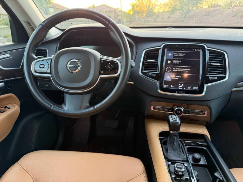 2016 Volvo XC90 T6 Momentum