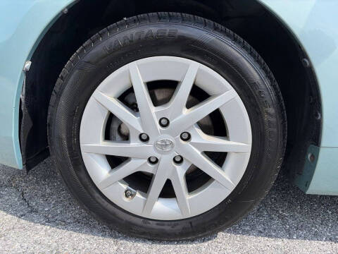 2014 Toyota Prius v Three