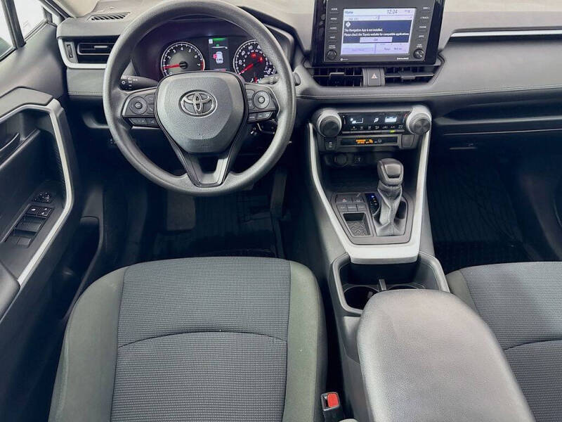 2022 Toyota RAV4 LE