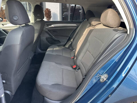 2019 Volkswagen Golf SE