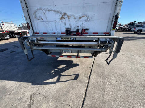 2018 International 4300 SBA 26' Box Truck