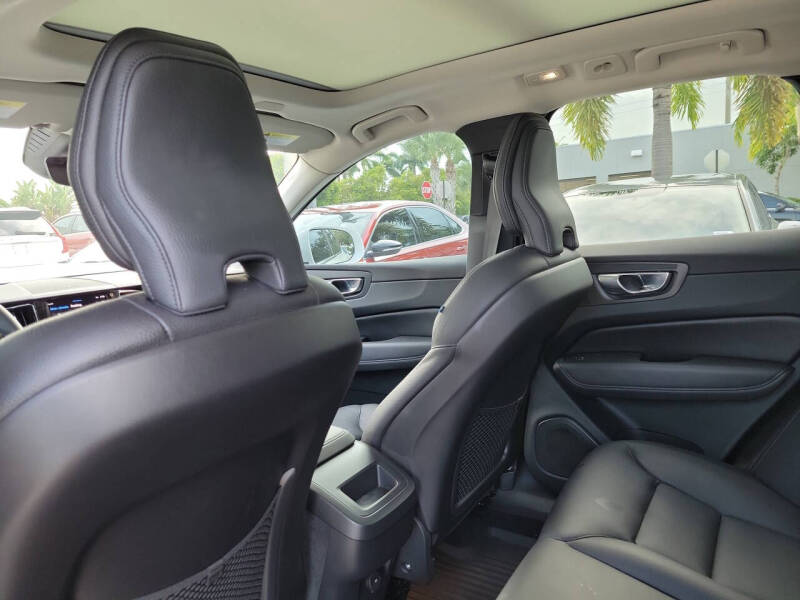 2023 Volvo XC60 B5 Plus Bright Theme