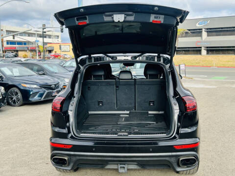 2018 Porsche Cayenne Platinum Edition
